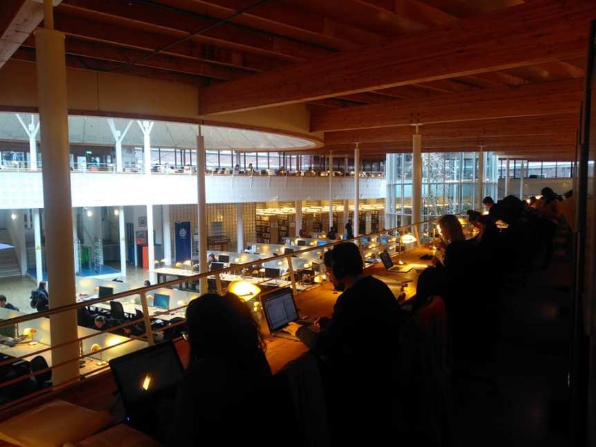 This image has an empty alt attribute; its file name is online-learning-leiden.jpg